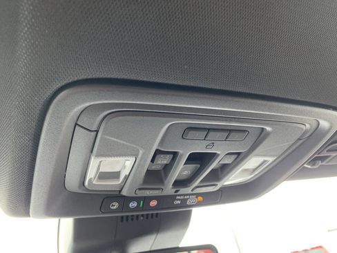 Used 2025 GMC Sierra 2500 AT4 image 17