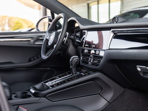 Certified 2026 Porsche Macan AWD/4WD image 48