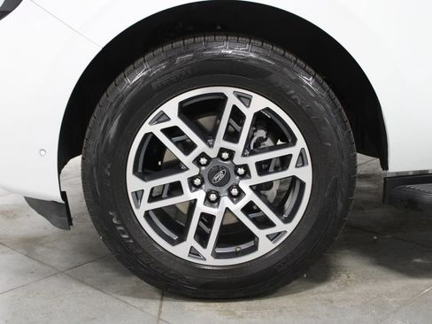 Used 2025 Ford Expedition Active AWD/4WD image 22