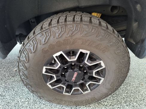 Used 2024 GMC Sierra 2500 AT4X AWD/4WD image 38