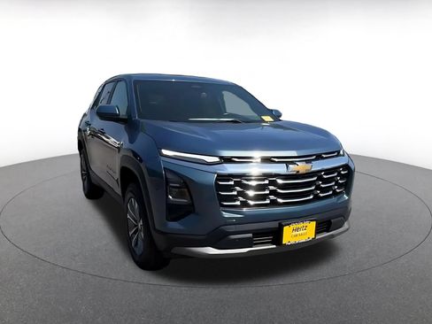 Used 2025 Chevrolet Equinox LT FWD image 3