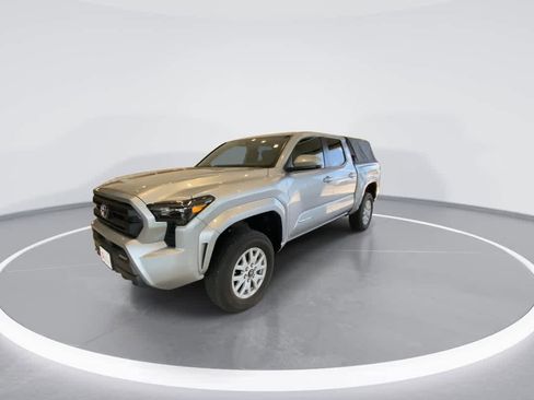 Used 2024 Toyota Tacoma SR5 AWD/4WD image 4