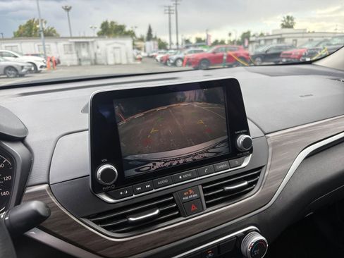 Used 2025 Nissan Altima 2.5 SV FWD image 23