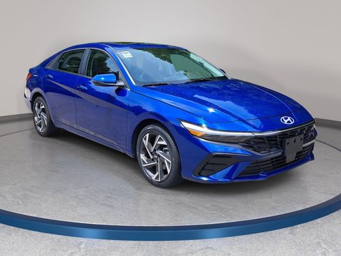 Used 2024 Hyundai Elantra Limited FWD image 3