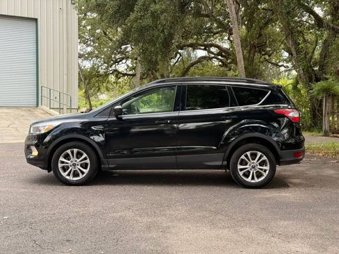 Used 2018 Ford Escape SE w/ Ford Safe & Smart Package FWD image 8