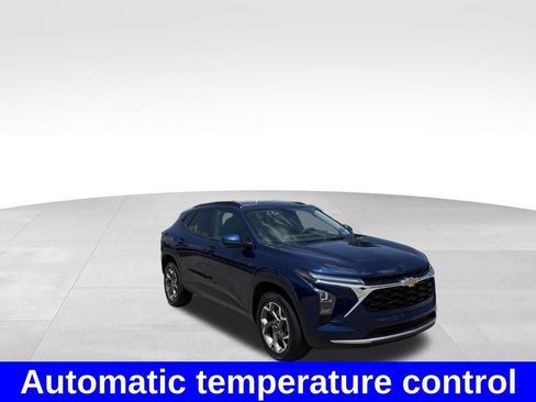 Used 2024 Chevrolet Trax LT w/ Driver Confidence Package FWD image 9