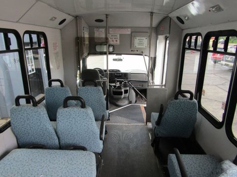 Used 2009 Ford E-350 and Econoline 350 Super Duty RWD image 3