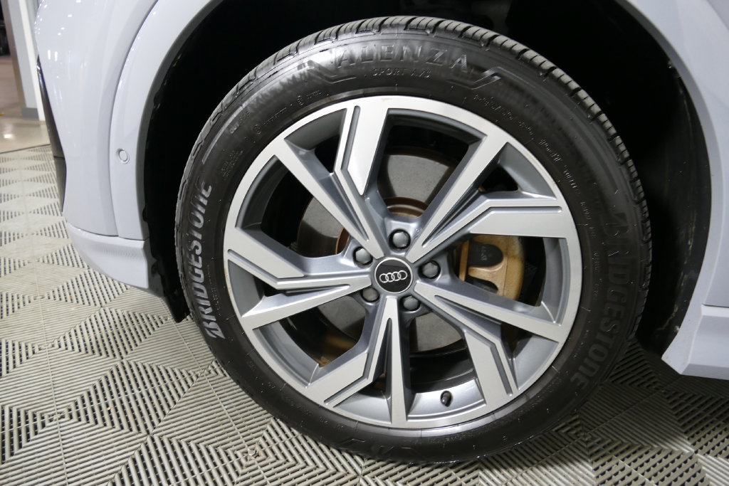 Used 2023 Audi Q4 e-tron Premium Plus w/ Premium Plus AWD/4WD image 9
