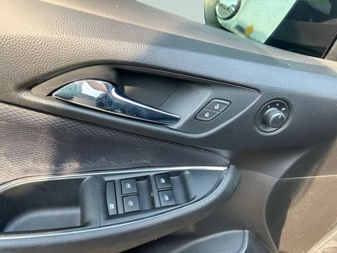Used 2019 Chevrolet Cruze LT FWD image 19