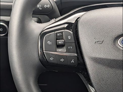 Used 2025 Ford Escape SE FWD image 18