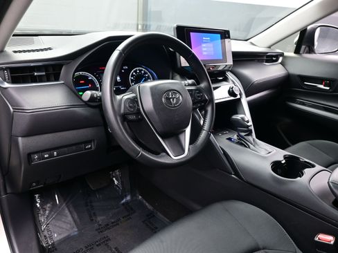 Used 2024 Toyota Venza LE image 13