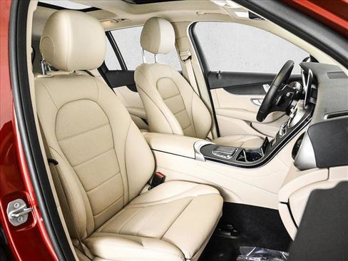 Used 2021 Mercedes-Benz GLC 300 4MATIC image 23