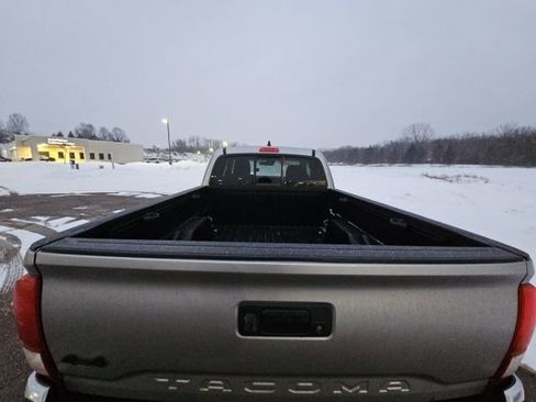 Used 2021 Toyota Tacoma SR5 w/ SR5 Appearance Package (SM) image 4