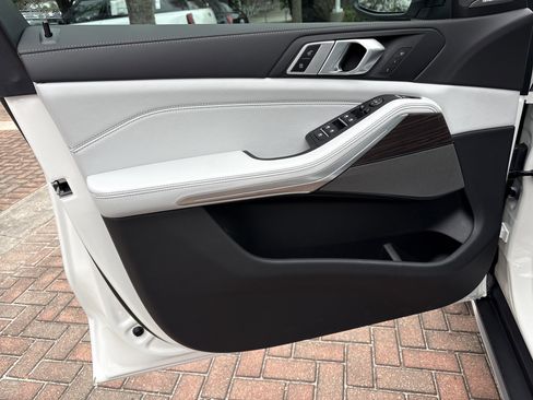 New 2026 BMW X5 sDrive40i image 11