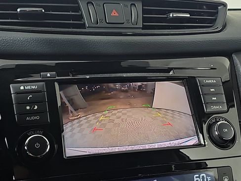 Used 2020 Nissan Rogue SV FWD image 22