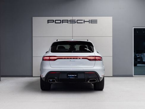 Certified 2026 Porsche Macan AWD/4WD image 6