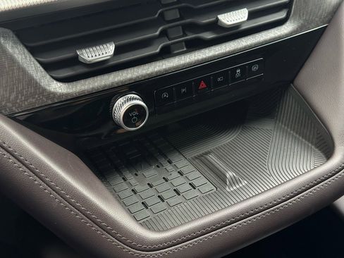 Used 2025 Ford Explorer Platinum w/ Ultimate Package image 32