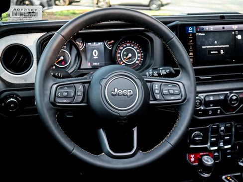 Used 2024 Jeep Wrangler Unlimited Sport AWD/4WD image 6