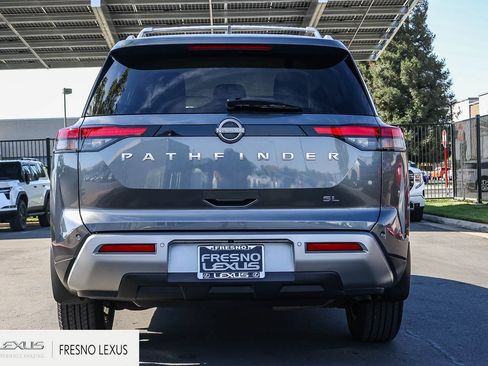 Used 2023 Nissan Pathfinder SL FWD image 5