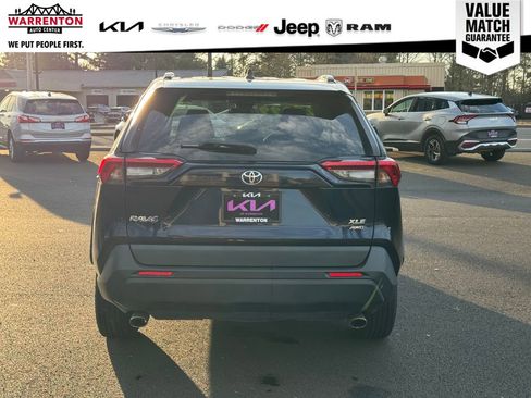 Used 2021 Toyota RAV4 XLE AWD/4WD image 9