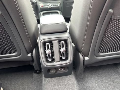 Certified 2025 Volvo XC40 B5 Plus AWD/4WD image 17