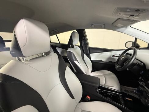 Used 2019 Toyota Prius XLE FWD image 30