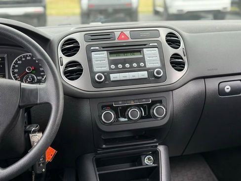Used 2010 Volkswagen Tiguan SE AWD/4WD image 18