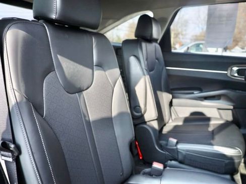 Certified 2023 Kia Sorento X-Line EX image 40