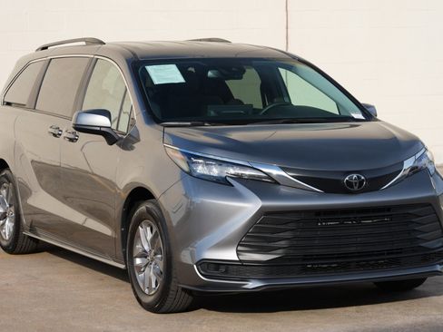 Used 2026 Toyota Sienna LE AWD/4WD image 55
