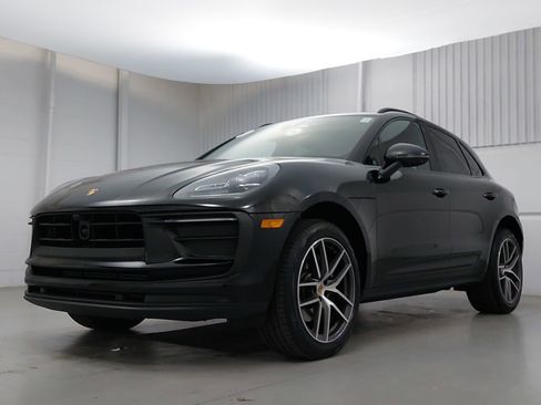 Certified 2026 Porsche Macan AWD/4WD image 1