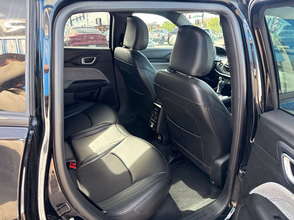 Used 2024 Jeep Compass Latitude AWD/4WD image 32