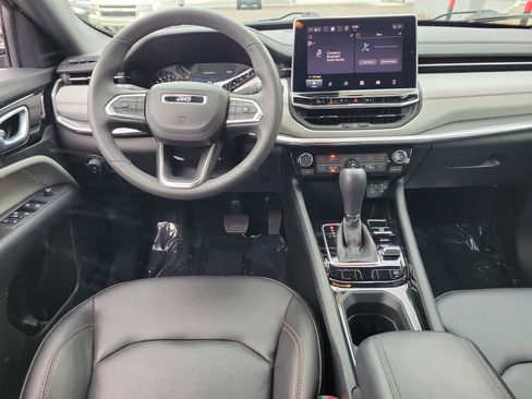 Used 2024 Jeep Compass Limited image 10