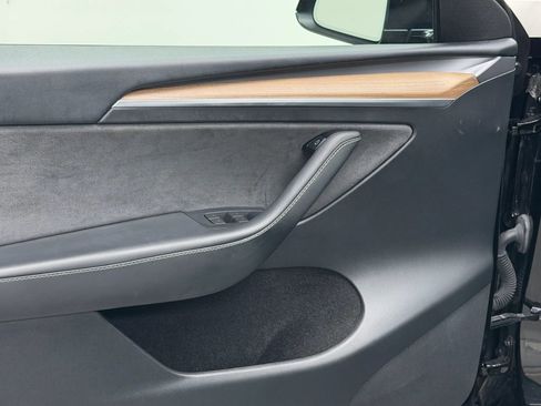Used 2024 Tesla Model Y 2WD image 29
