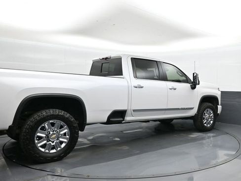 Used 2024 Chevrolet Silverado 3500 High Country w/ High Country Premium Package image 3