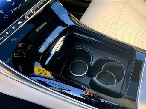 Used 2025 Mercedes-Benz GLC 350e 4MATIC image 13