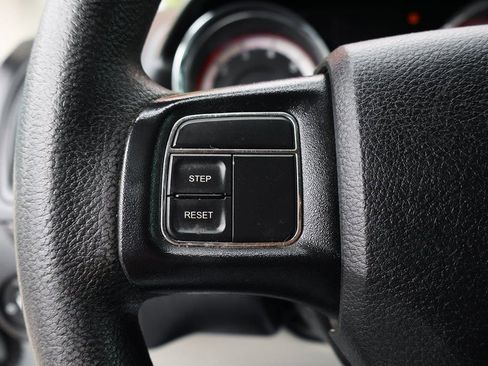 Used 2019 Dodge Grand Caravan SE image 21