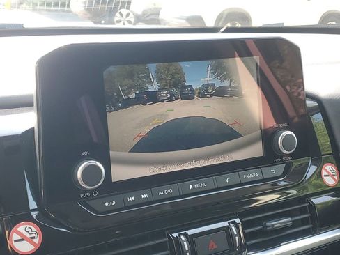 Used 2024 Nissan Pathfinder SV image 21