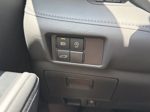 Certified 2024 Toyota Highlander LE AWD/4WD image 12