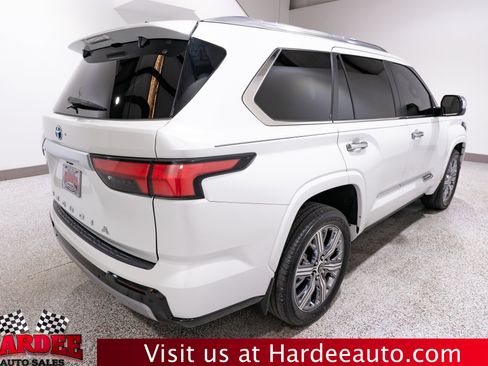 Used 2024 Toyota Sequoia Capstone AWD/4WD image 5