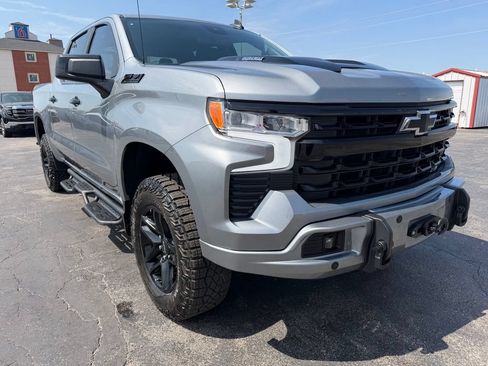 Used 2024 Chevrolet Silverado 1500 LT Trail Boss w/ Convenience Package II AWD/4WD image 2