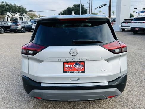 Used 2023 Nissan Rogue SV image 5