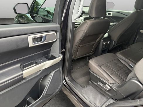 Used 2021 Ford Explorer XLT AWD/4WD image 14