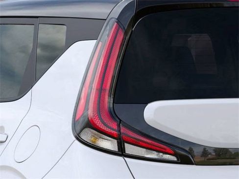 Used 2025 Kia Soul S FWD image 11