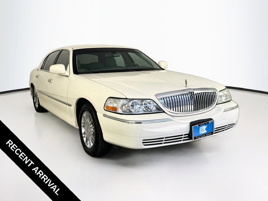 Used 2007 Lincoln Town Car Signature Limited RWD image 1