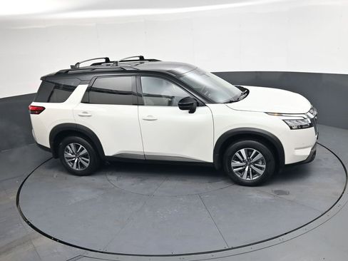 Used 2024 Nissan Pathfinder SL image 30