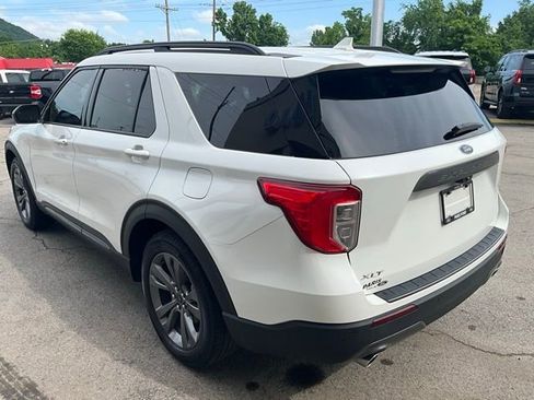 Used 2023 Ford Explorer XLT w/ Equipment Group 202A RWD image 8