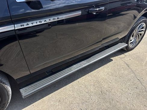Used 2025 Lincoln Navigator Reserve AWD/4WD image 16