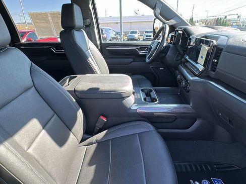 Used 2025 Chevrolet Silverado 2500 LTZ w/ LTZ Plus Package image 15