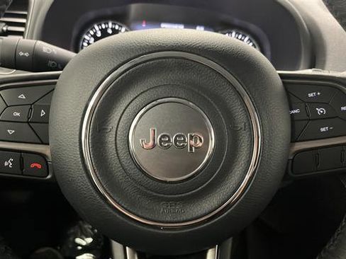 Used 2022 Jeep Renegade Latitude AWD/4WD image 15