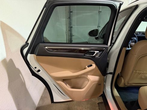 Used 2019 Porsche Macan AWD/4WD image 12
